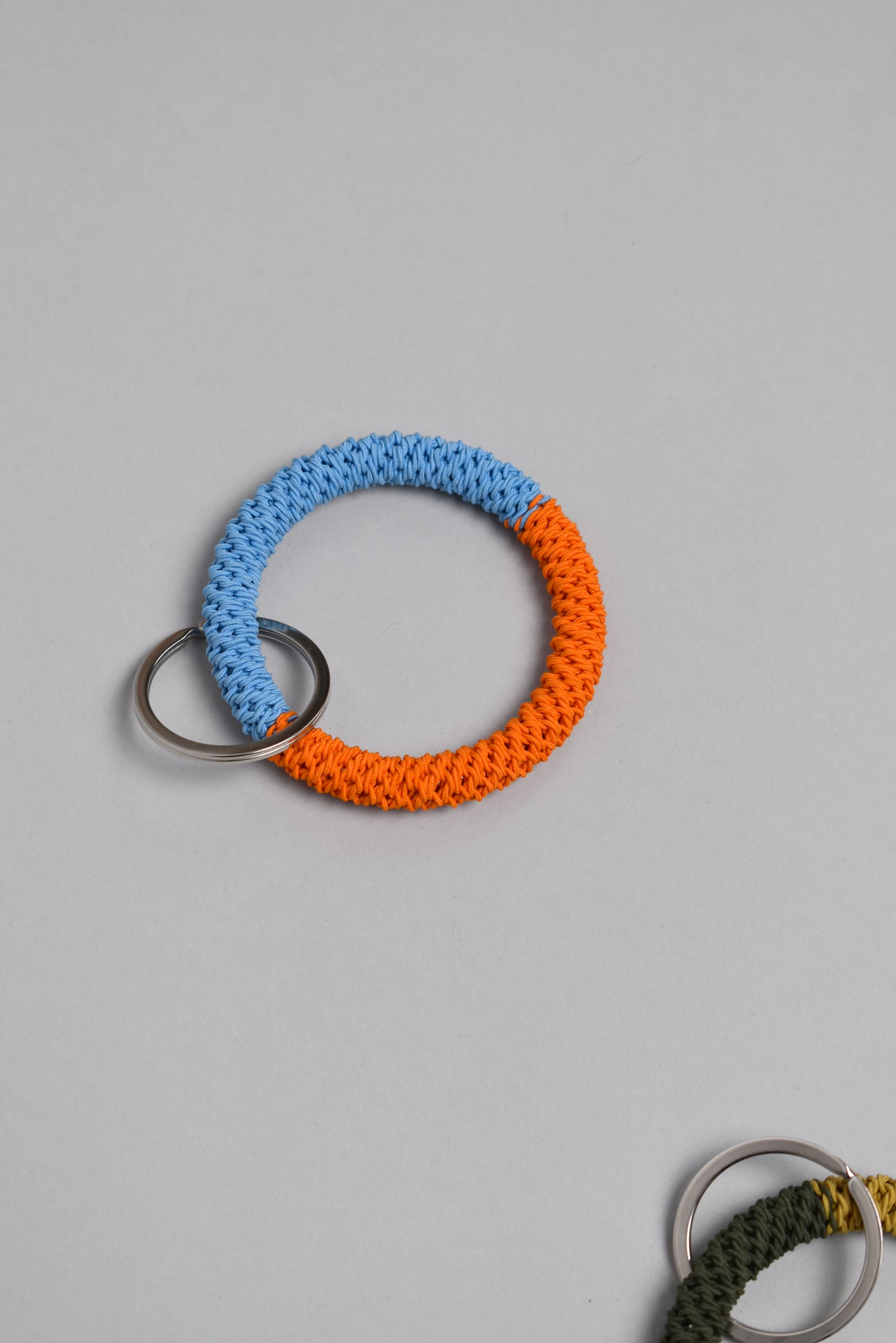 KEY CHARM / M / orange × light blue