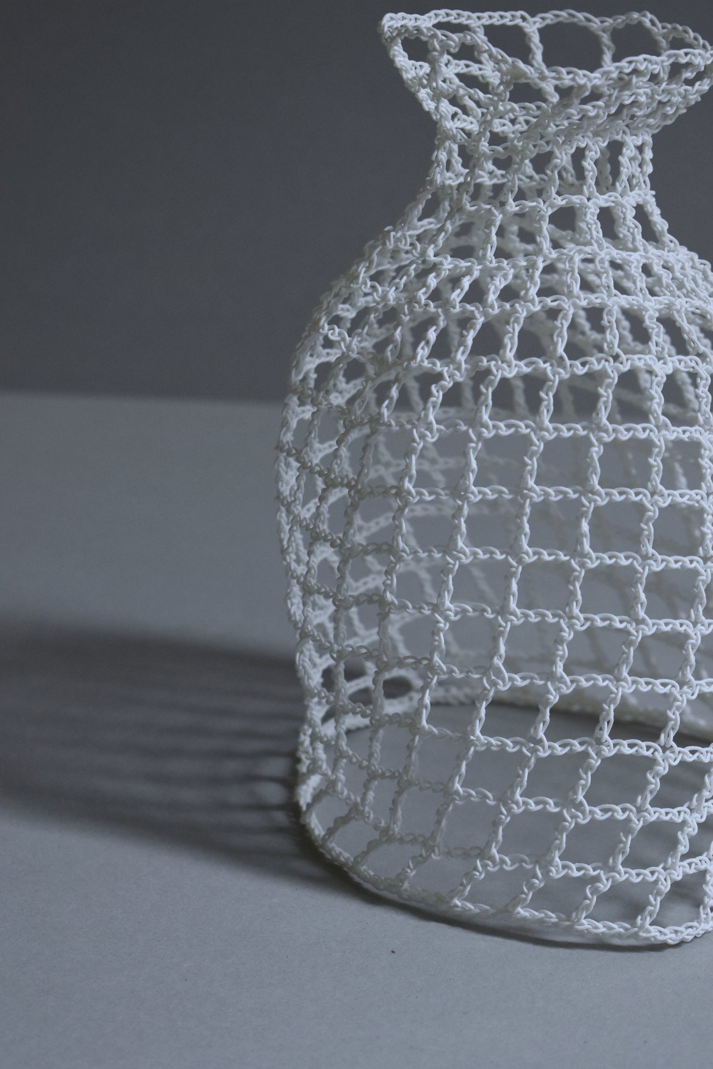 GRID VASE / cylinder / white