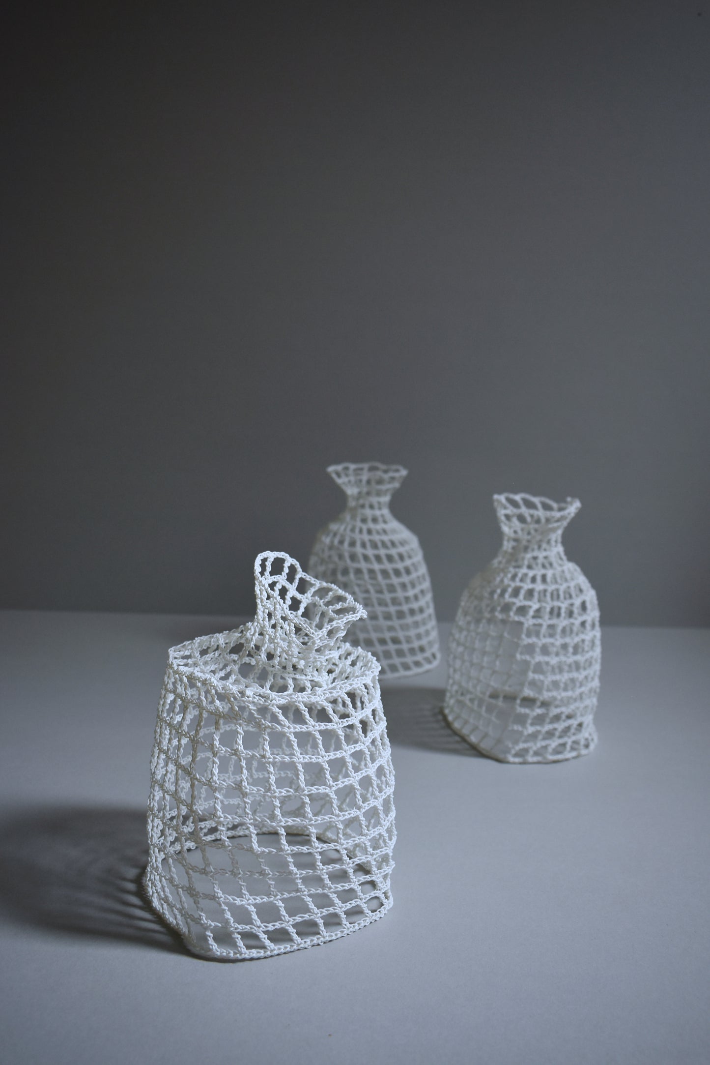 GRID VASE / cylinder / white