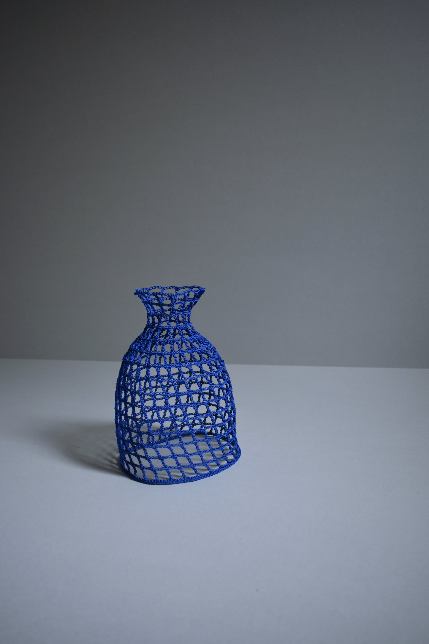 GRID VASE / cylinder / cobalt blue
