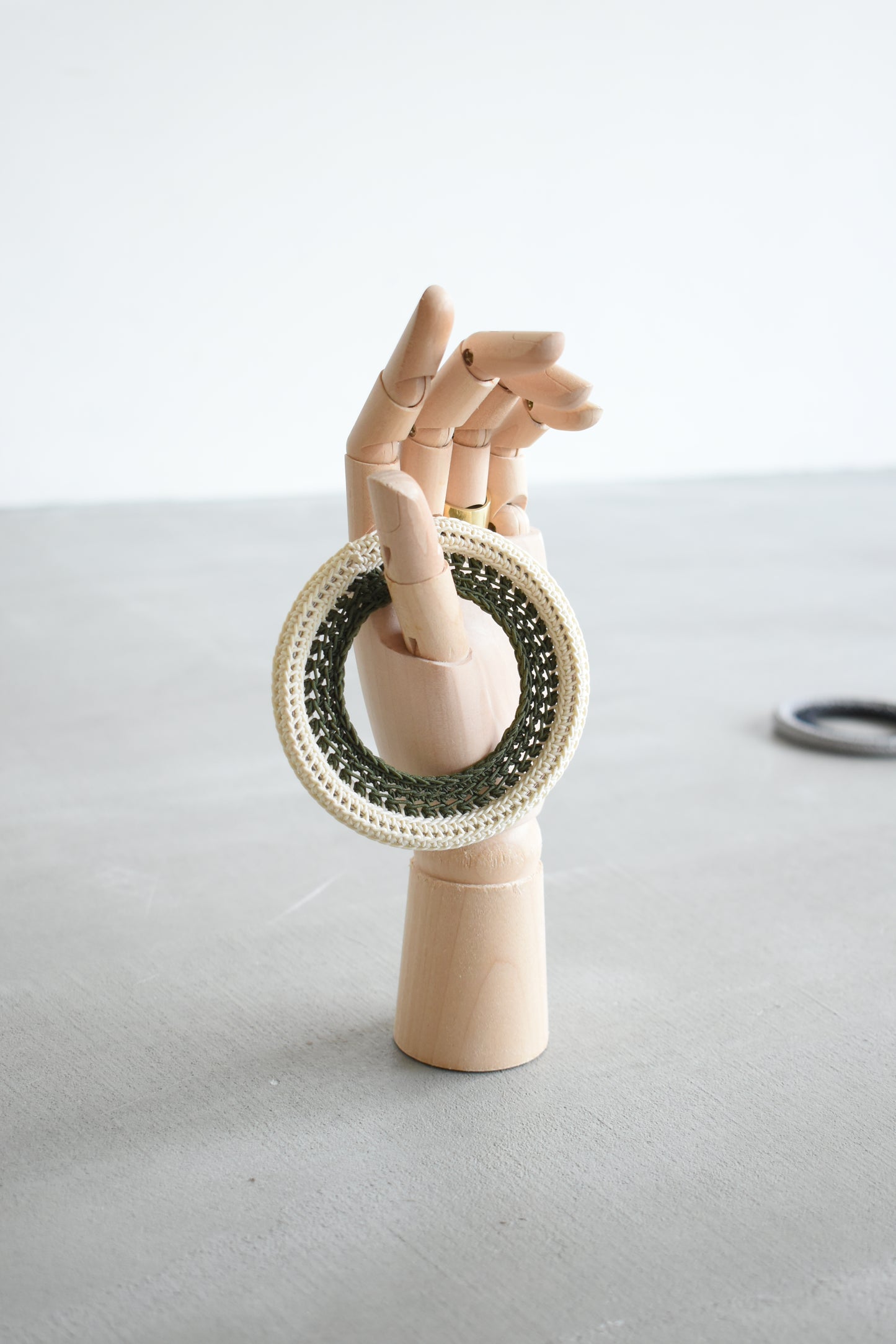 BANGLE / ivory × khaki