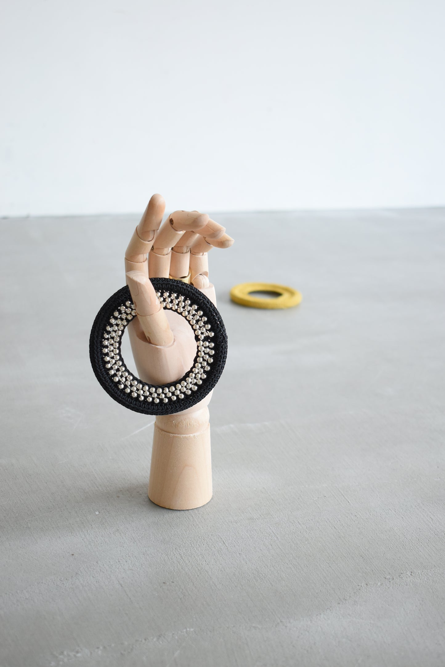 BANGLE / black×metallic ball