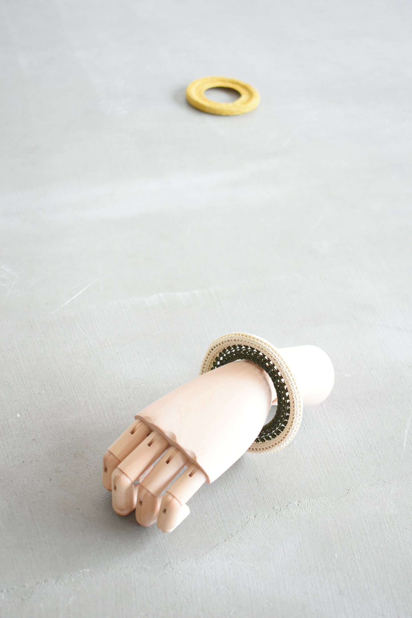 BANGLE / ivory × khaki