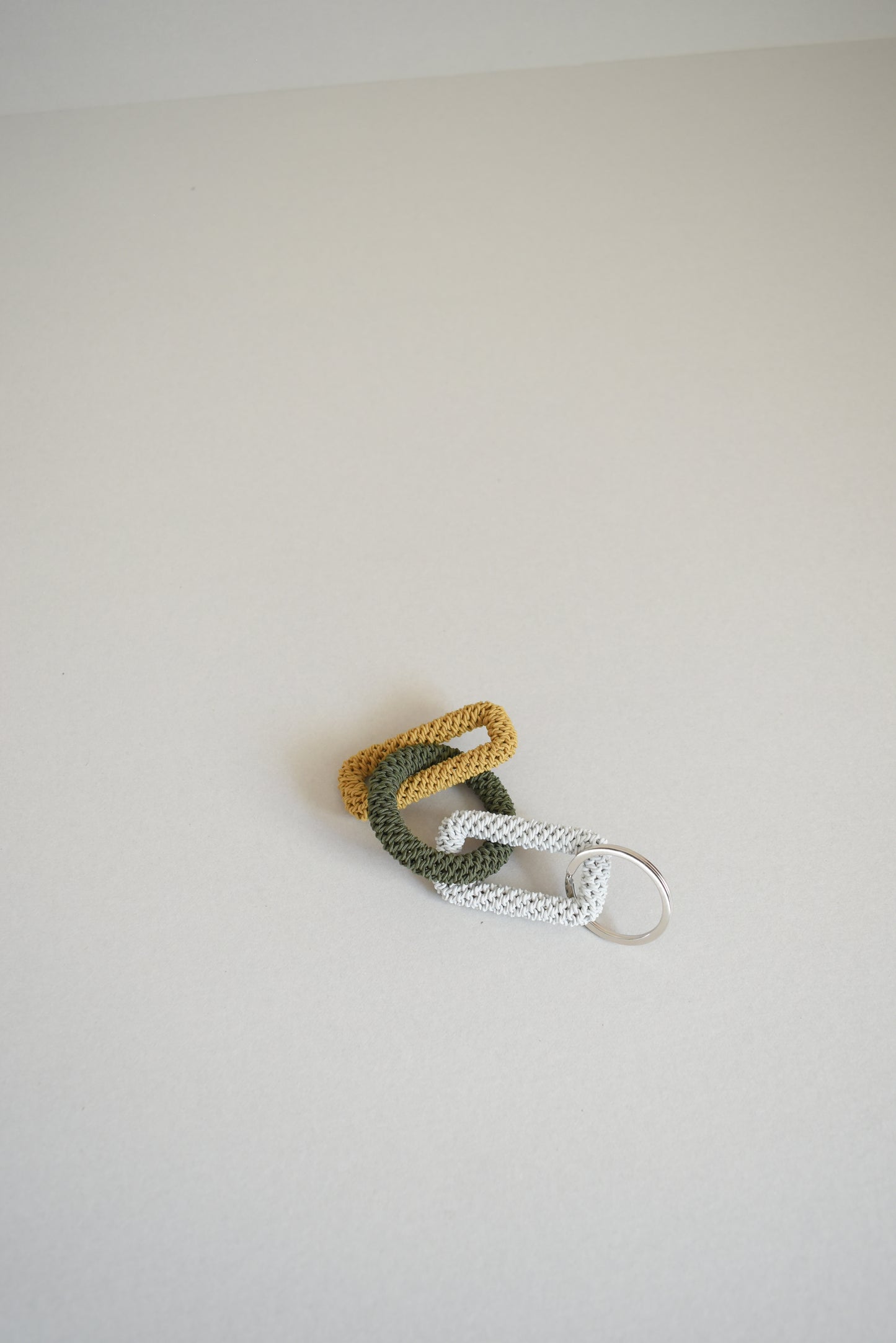 KEY CHARM / L / light gray trio