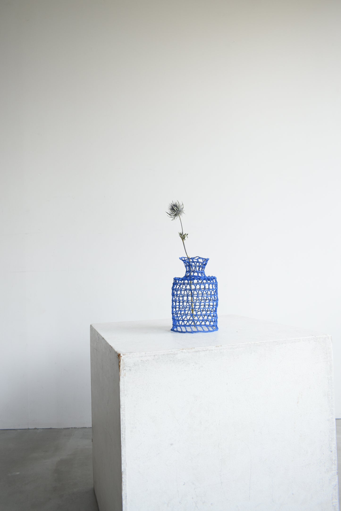 GRID VASE / cylinder / cobalt blue