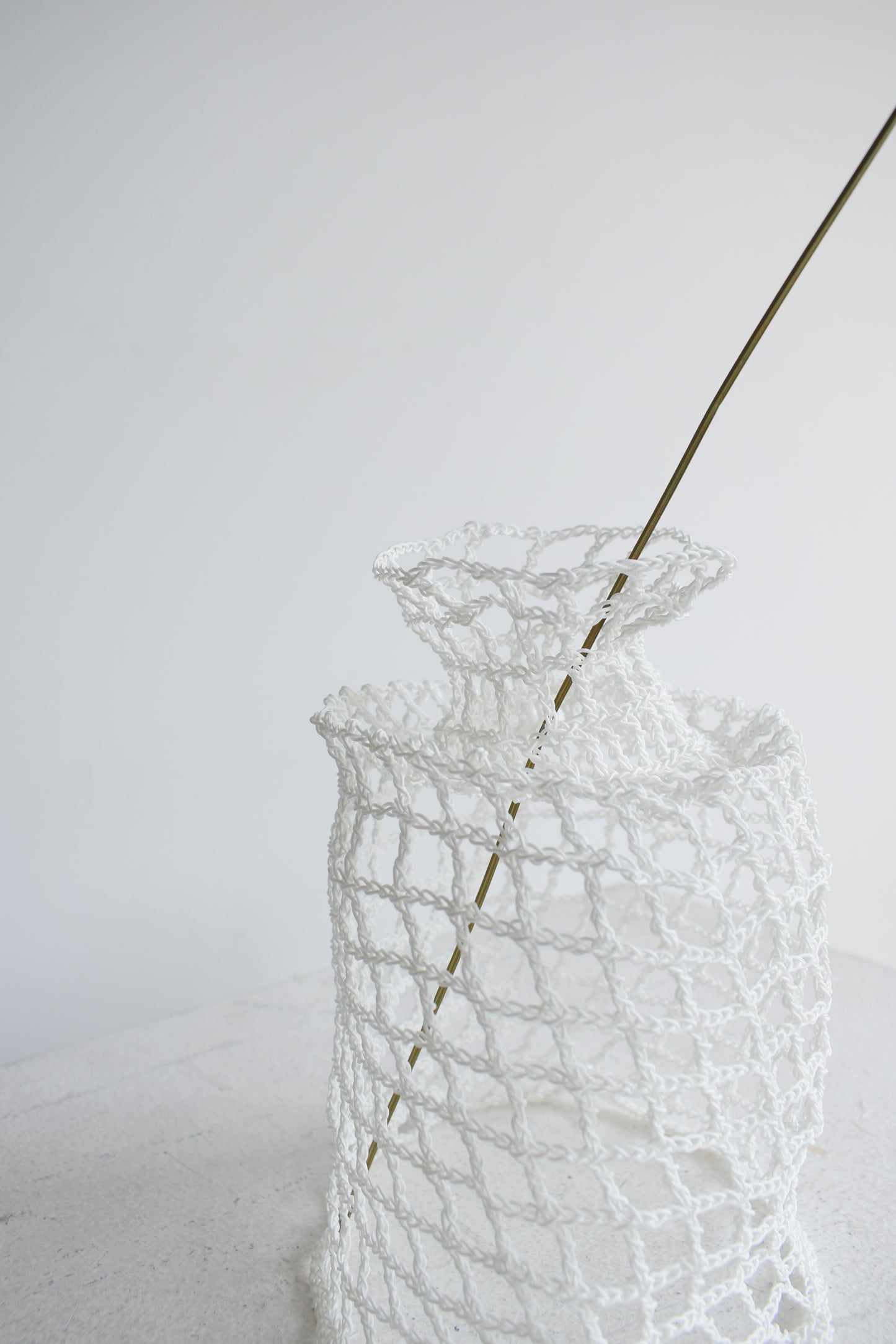 GRID VASE / cylinder / white