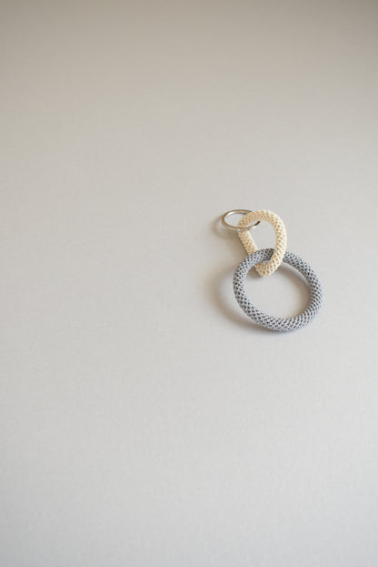 KEY CHARM / L / ivory × gray
