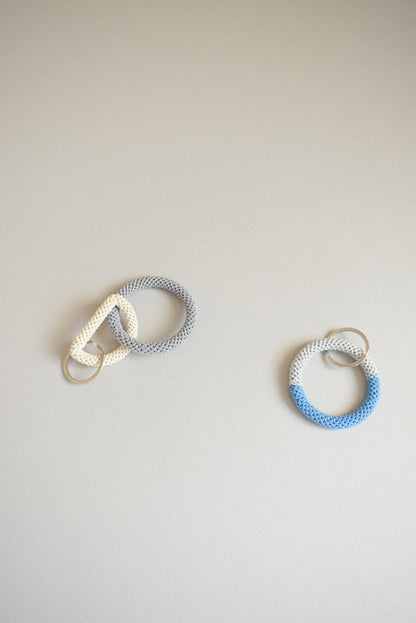 KEY CHARM / L / ivory × gray
