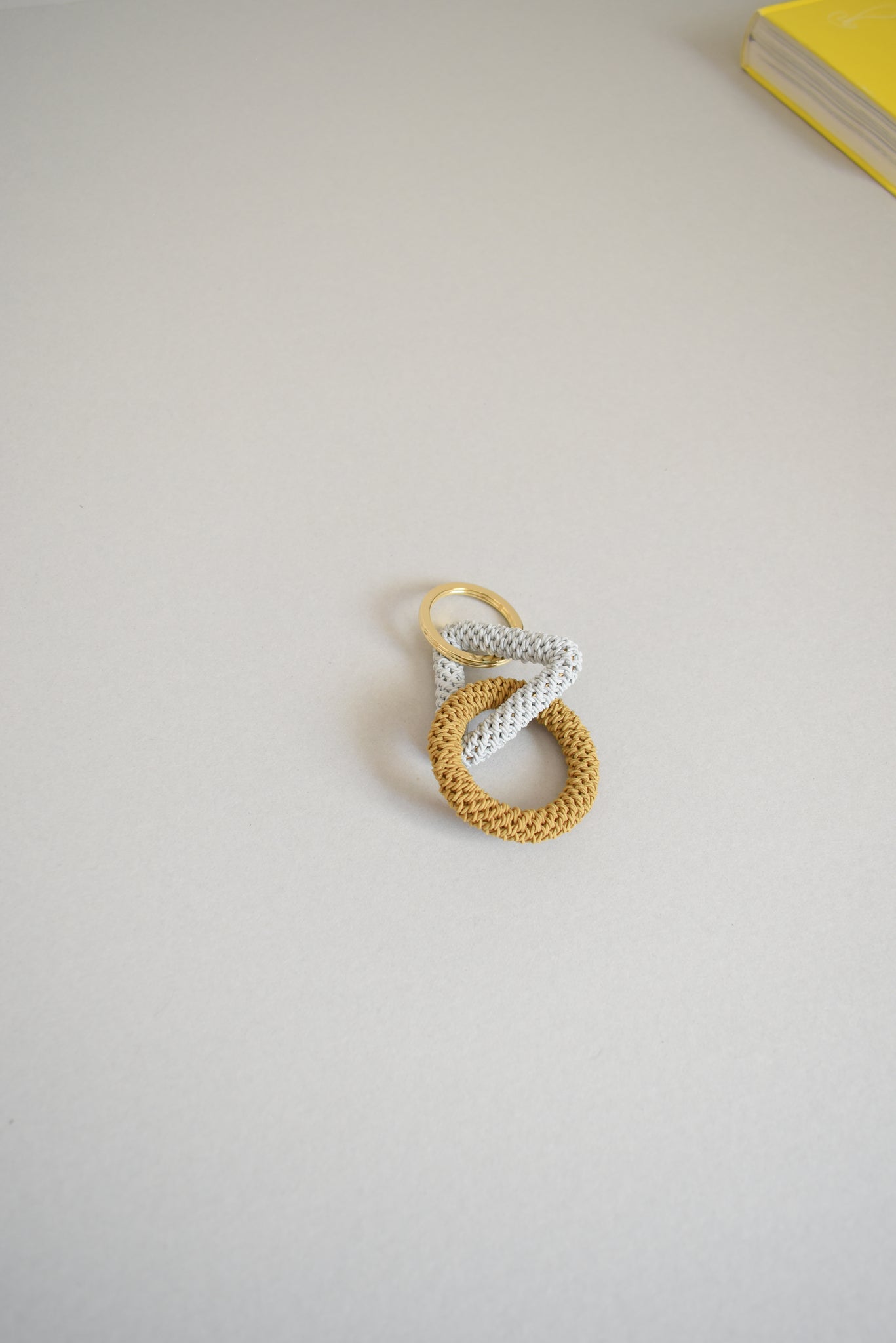 KEY CHARM / M / light gray × mustard
