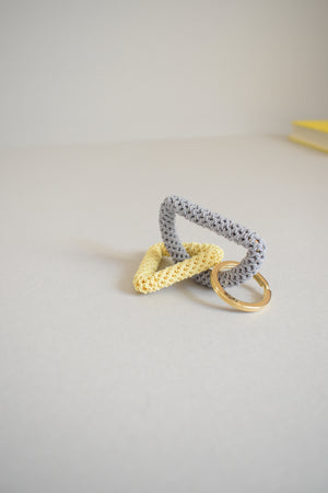 KEY CHARM / M / gray × cream