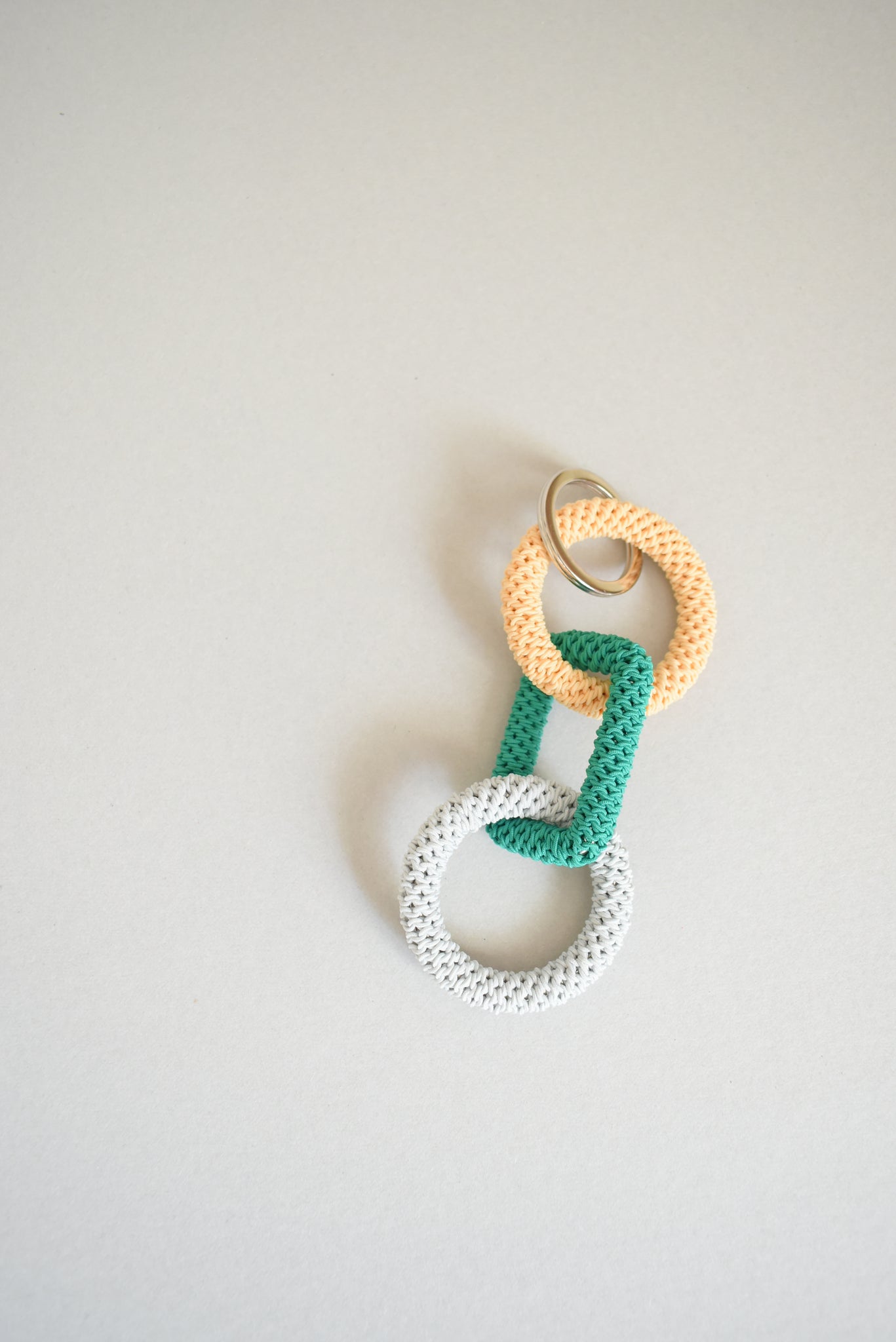KEY CHARM / L / green trio