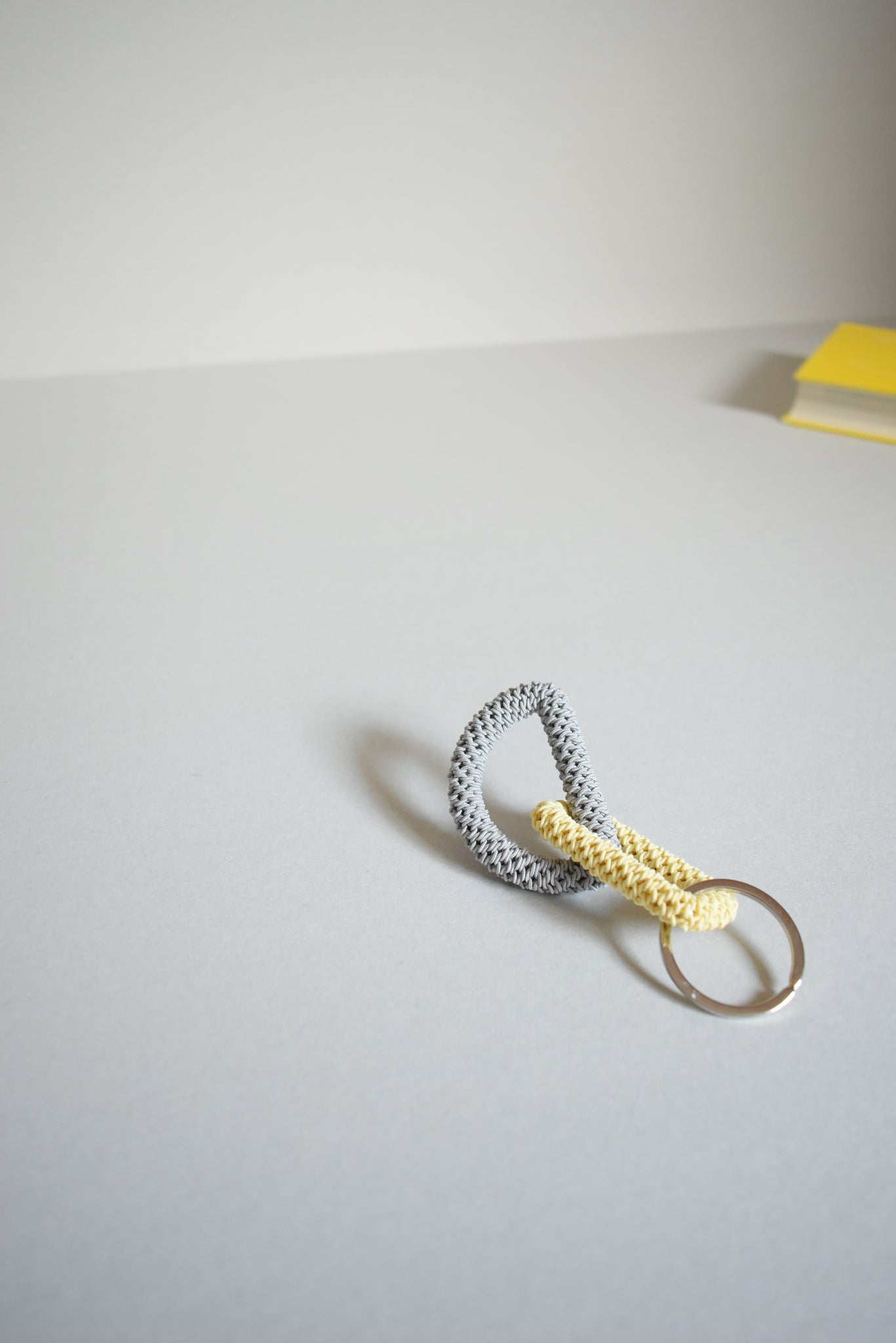 KEY CHARM / M / cream × gray