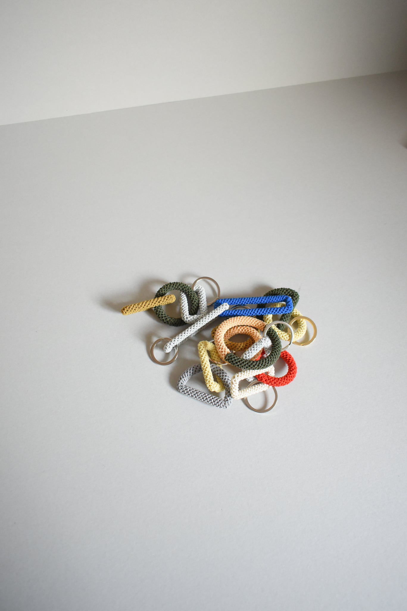 KEY CHARM / L / mustard trio