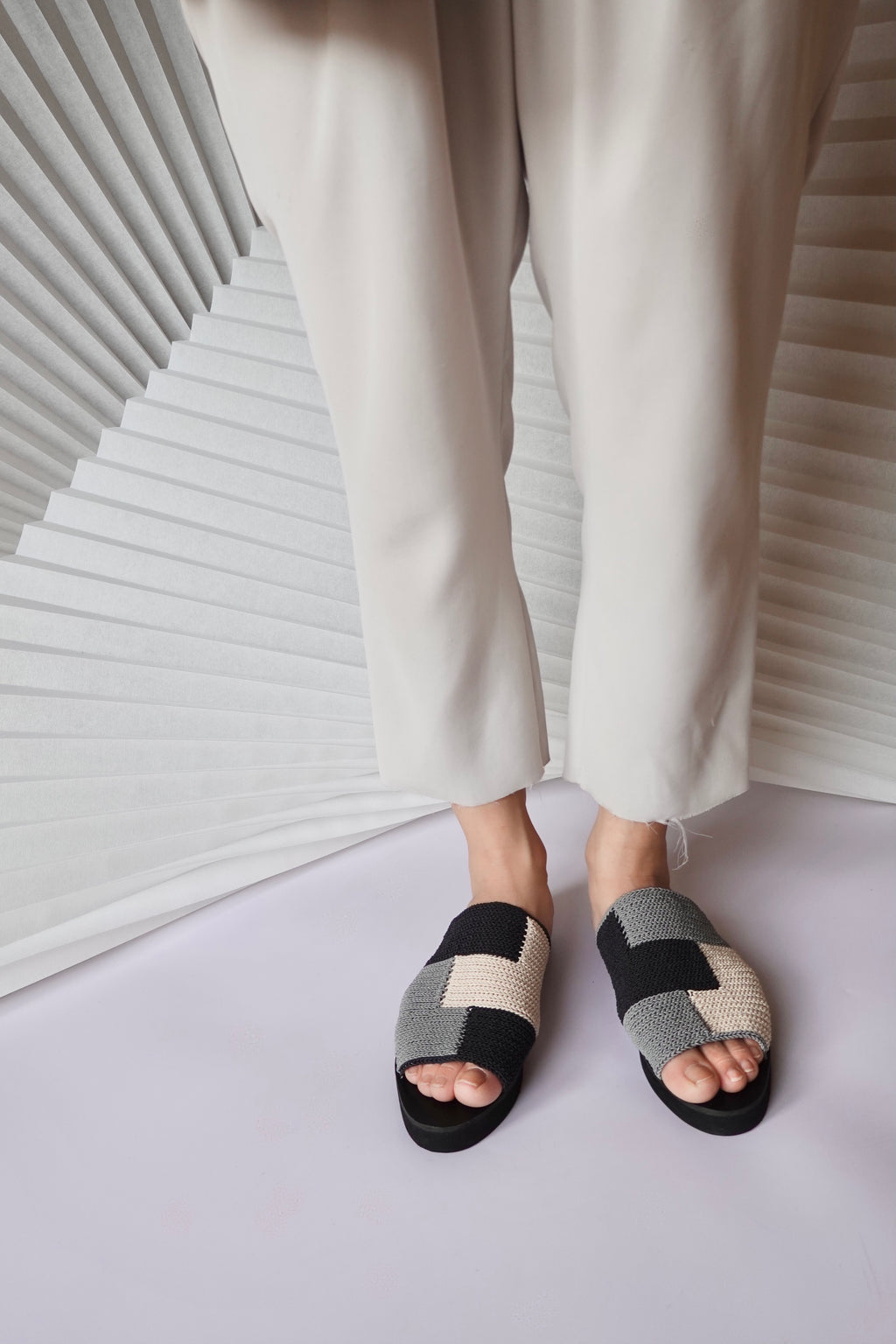 COLOR BLOCK SANDALS/grey